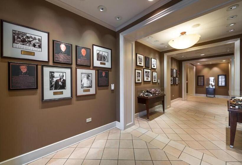 Отель The Glen Club