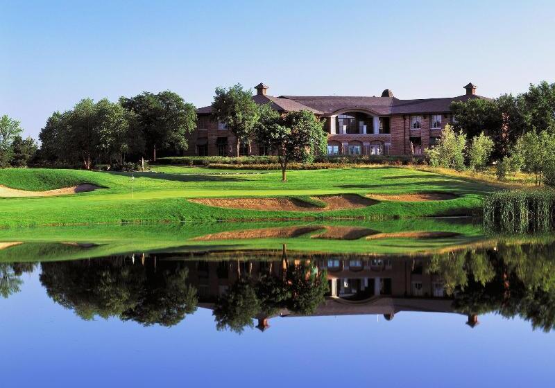 Отель The Glen Club