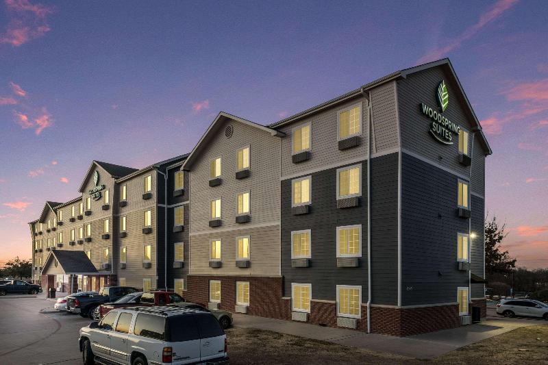 ホテル Woodspring Suites Denton