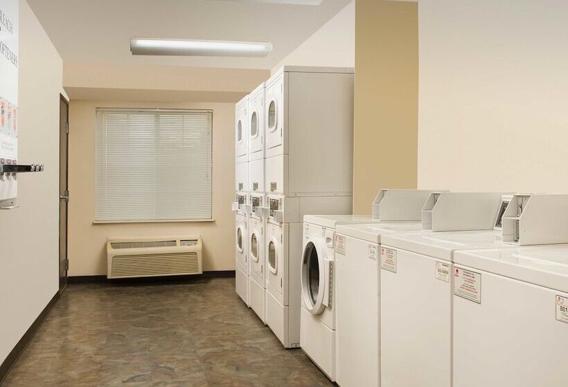 فندق Woodspring Suites Kansas City Mission
