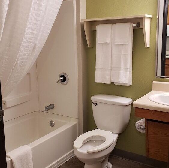 فندق Woodspring Suites Kansas City Mission