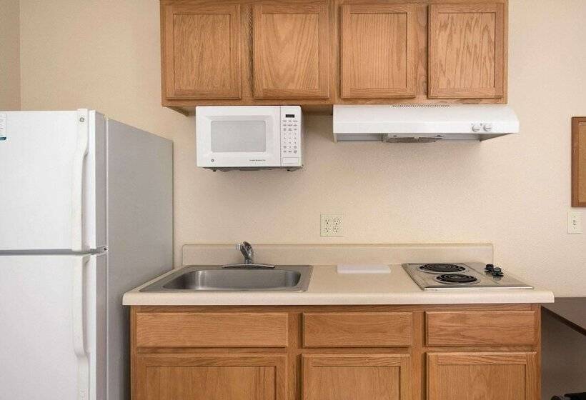 فندق Woodspring Suites Kansas City Mission
