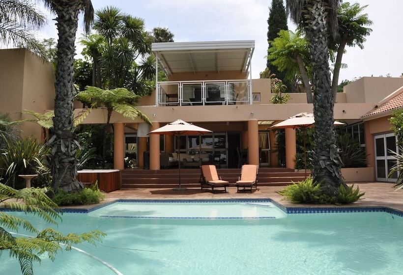 پانسیون Crane's Nest Guest House & Spa @ 313