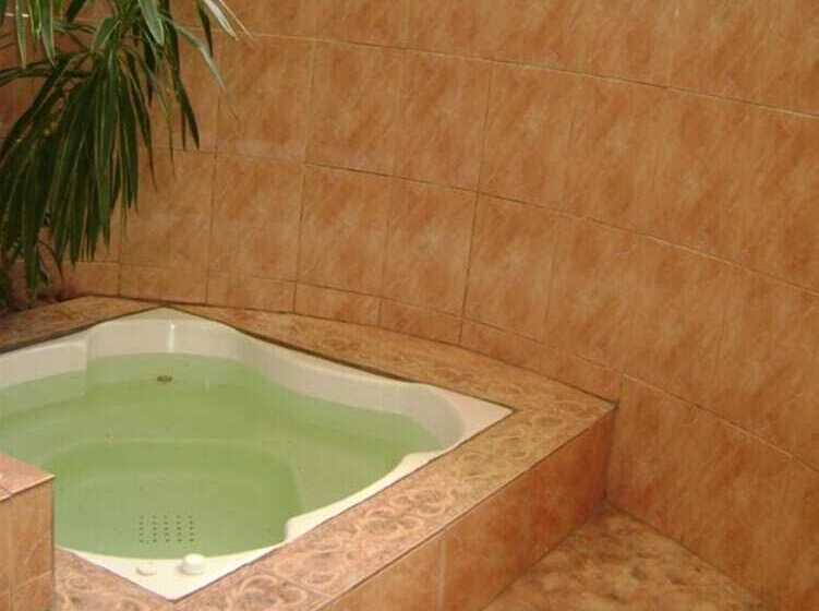 پانسیون Crane's Nest Guest House & Spa @ 313