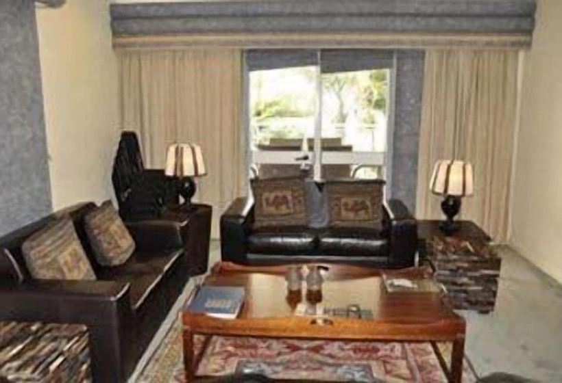 پانسیون Crane's Nest Guest House & Spa @ 313