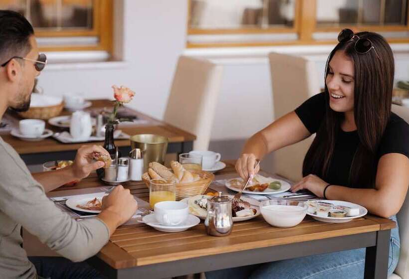 膳宿费 Restaurant Bistro Raffel