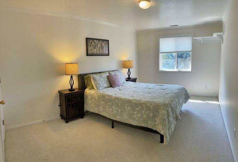 8 Bedroom Home Near The Foot Of The Rocky Mountains