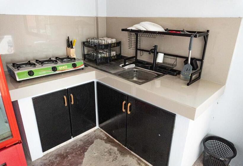 הוסטל The Pod Mabini