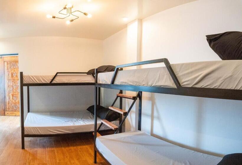 הוסטל The Pod Mabini