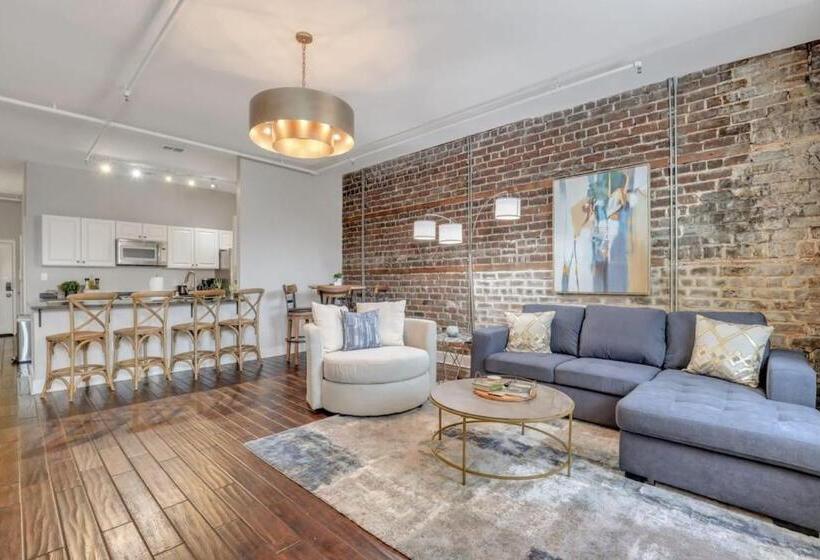 Broughton Street Bungalow Steps To Everything