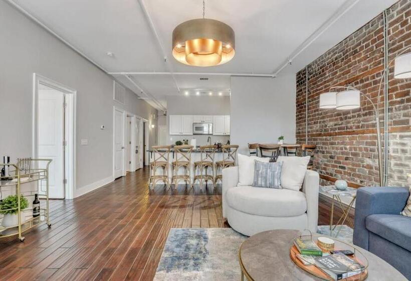 Broughton Street Bungalow Steps To Everything