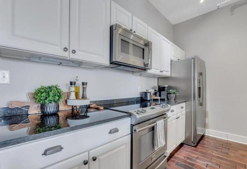 Broughton Street Bungalow Steps To Everything