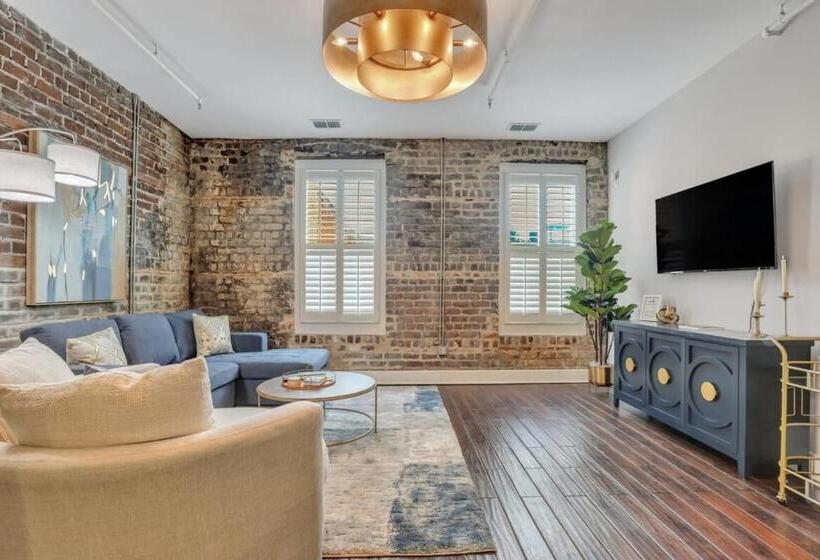 Broughton Street Bungalow Steps To Everything