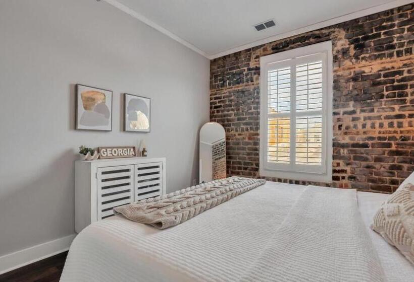 Broughton Street Bungalow Steps To Everything