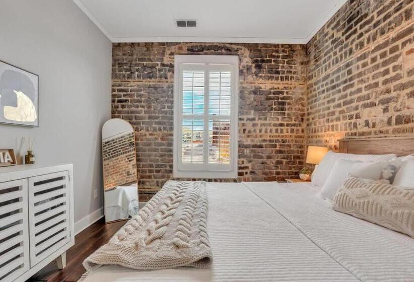 Broughton Street Bungalow Steps To Everything