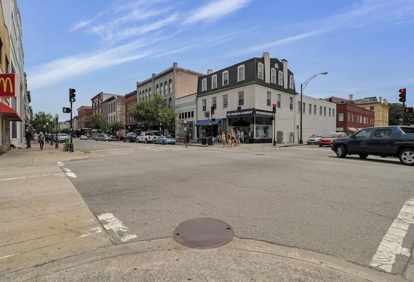 Broughton Street Bungalow Steps To Everything