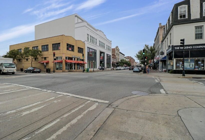 Broughton Street Bungalow Steps To Everything