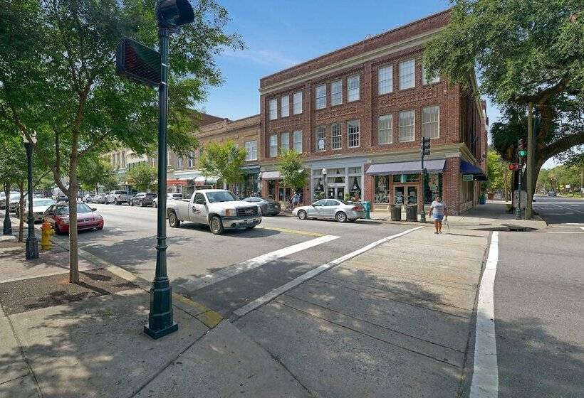 Broughton Street Bungalow Steps To Everything