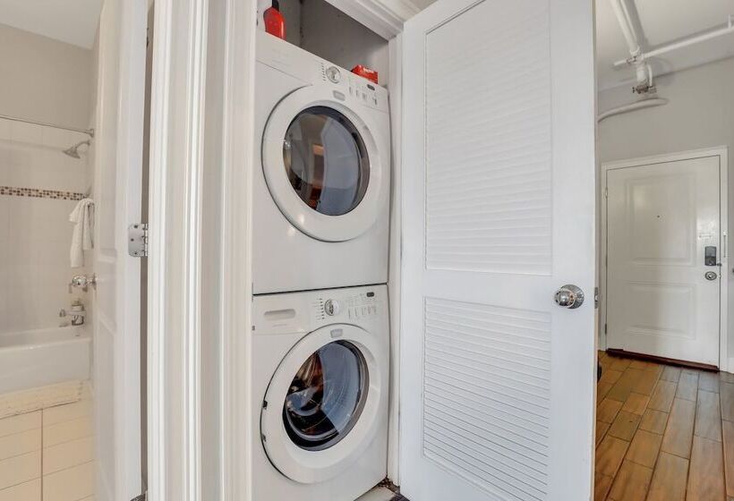 Broughton Street Bungalow Steps To Everything