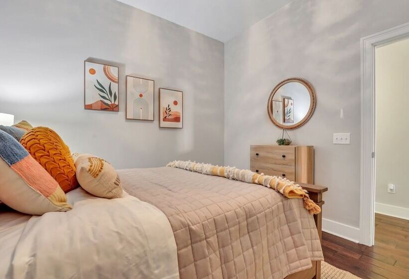 Broughton Street Bungalow Steps To Everything