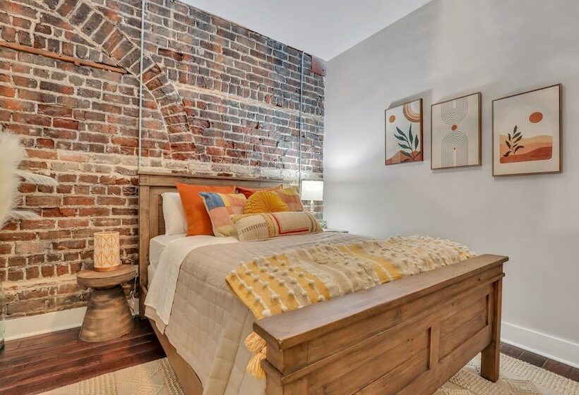 Broughton Street Bungalow Steps To Everything