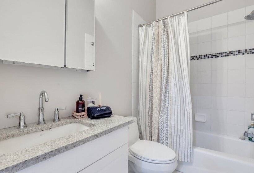 Broughton Street Bungalow Steps To Everything