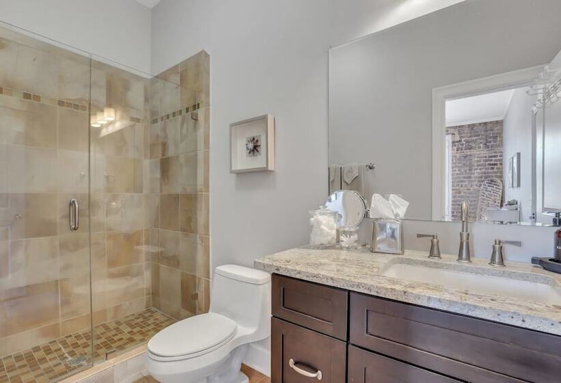 Broughton Street Bungalow Steps To Everything