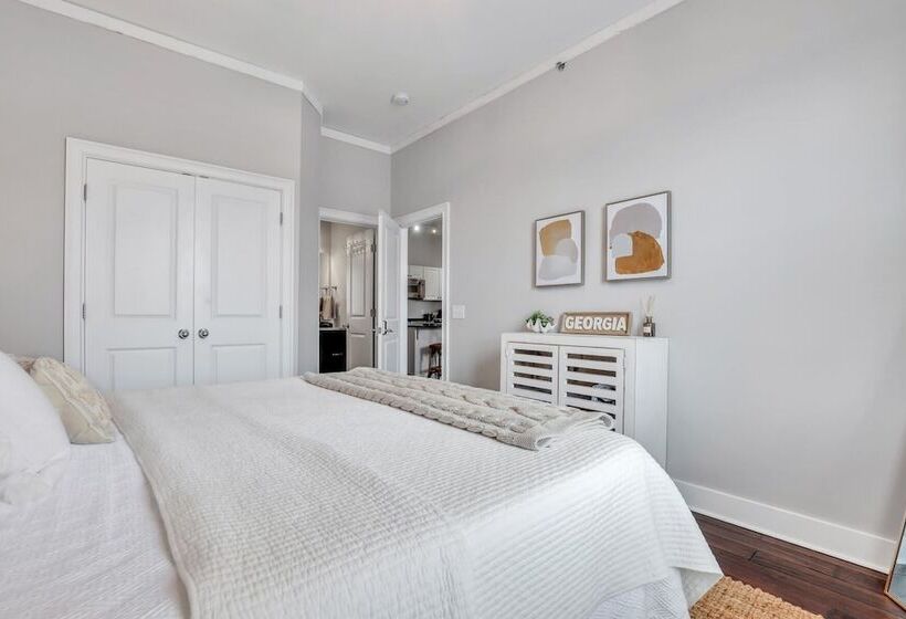 Broughton Street Bungalow Steps To Everything