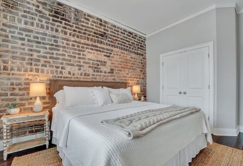 Broughton Street Bungalow Steps To Everything