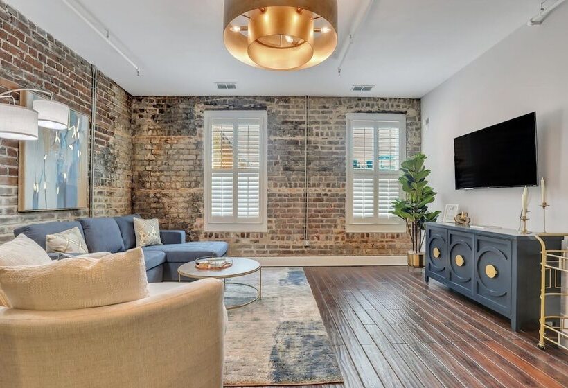 Broughton Street Bungalow Steps To Everything