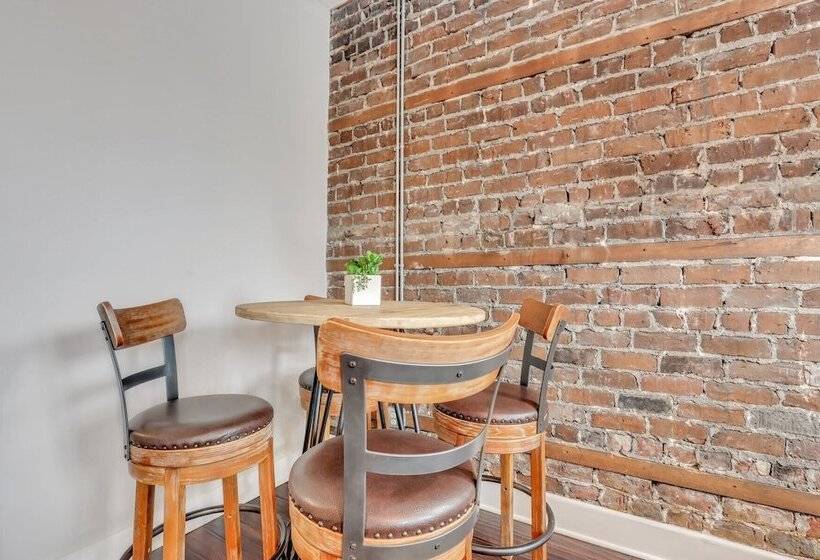 Broughton Street Bungalow Steps To Everything