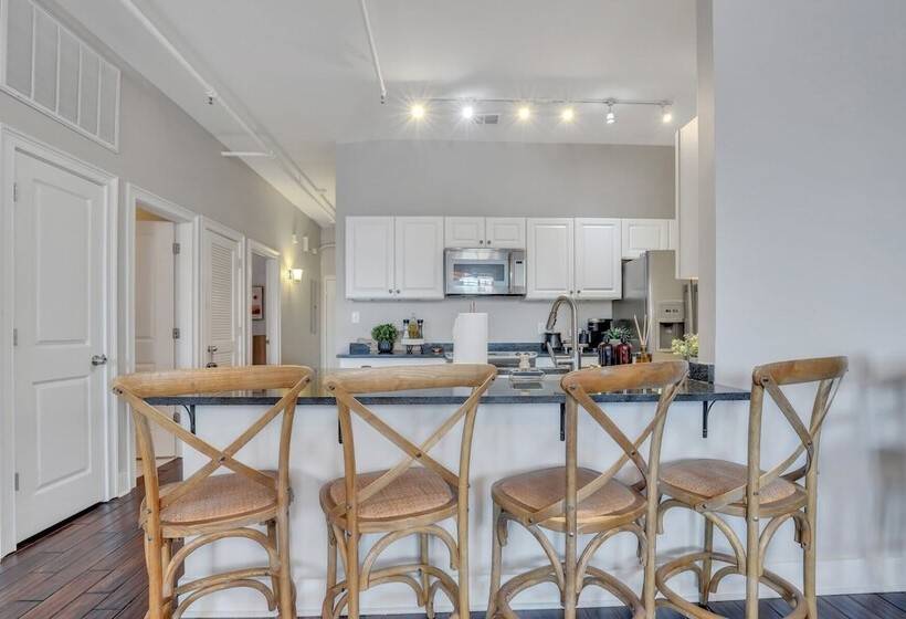 Broughton Street Bungalow Steps To Everything