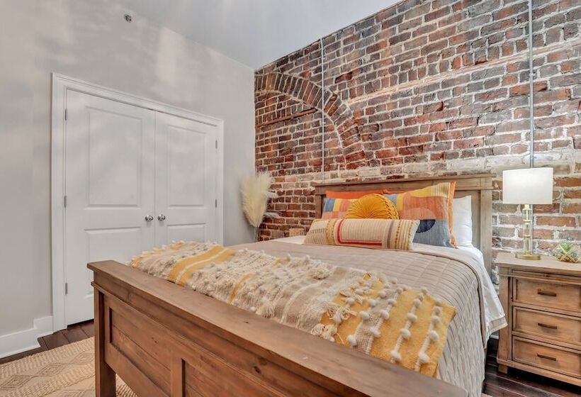 Broughton Street Bungalow Steps To Everything