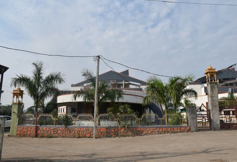 בית מלון כפרי Vasant Vihar Resort