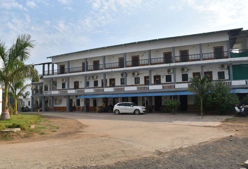 בית מלון כפרי Vasant Vihar Resort