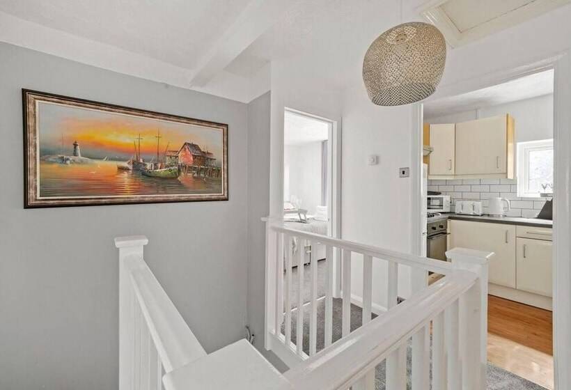 Lovely 2 Bed Home In Bletchley Milton Keynes