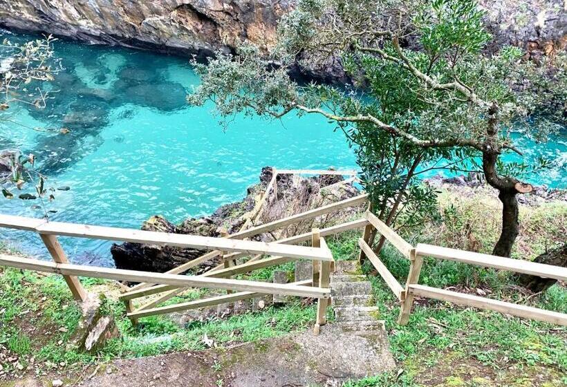 Exclusiva Villa Con Piscina Al Borde Del Mar Con Vistas De Película