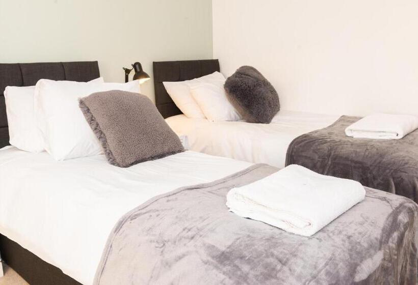 Large Apartment  2 Bathrooms   16 Charlotte House