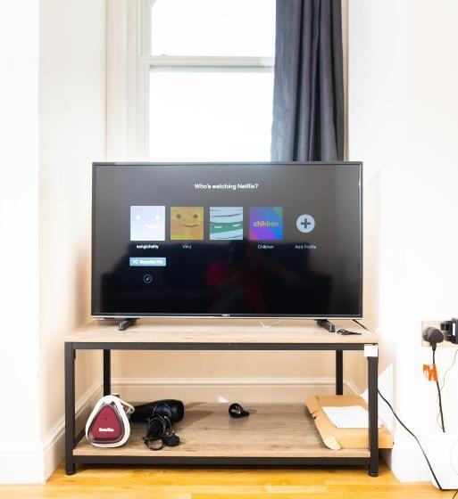 Large Apartment  2 Bathrooms   16 Charlotte House