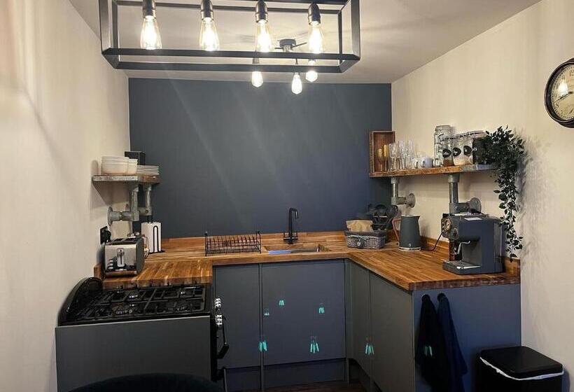 Lynbrook Haybarn, Hot Tub And Outdoor Kitchen, New Forest