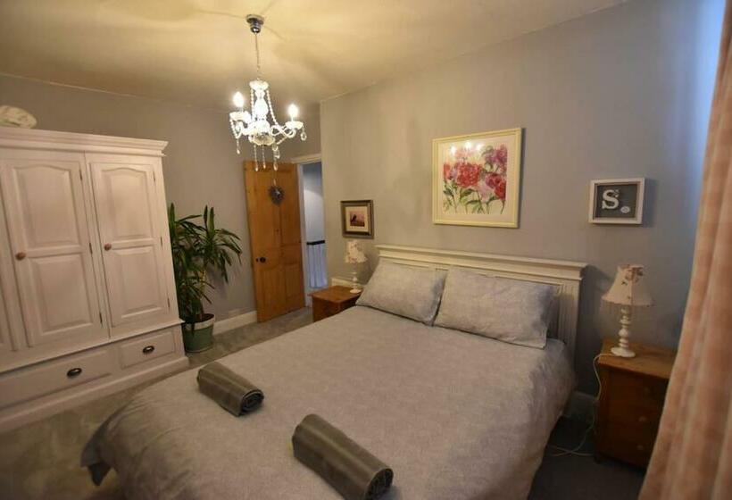 Perfect For Snowdon. Groups, Families+dogs Welcome