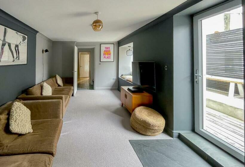 Sleeps 16 With Style And Space  And A Hot Tub!