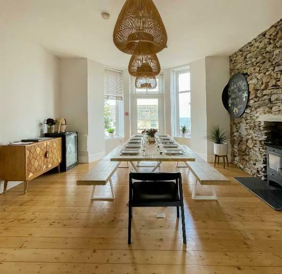 Sleeps 16 With Style And Space  And A Hot Tub!