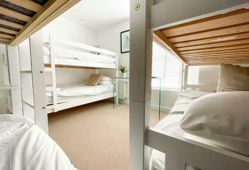 Sleeps 16 With Style And Space  And A Hot Tub!