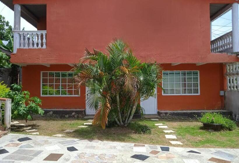 Bed and Breakfast Posada Miss Nailita