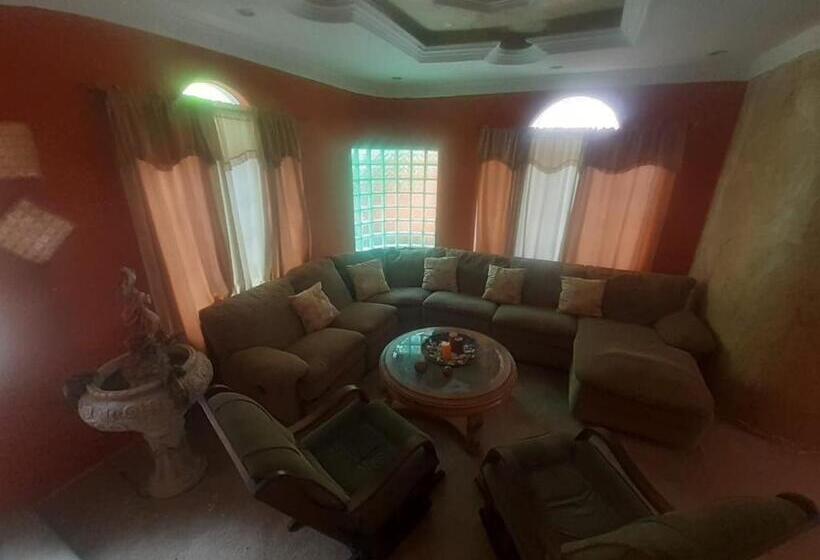 Bed and Breakfast Posada Miss Nailita