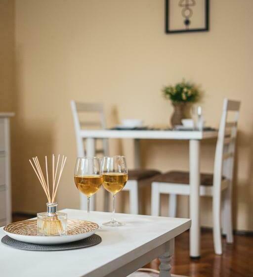 Central And Modern Apartment With Free Parking