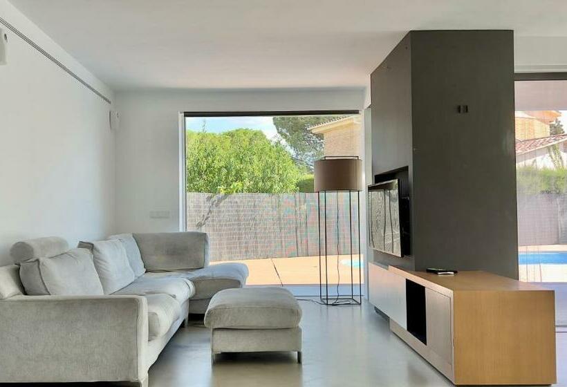 Els Pins Casa Amb Piscina A Tocar De Banyoles