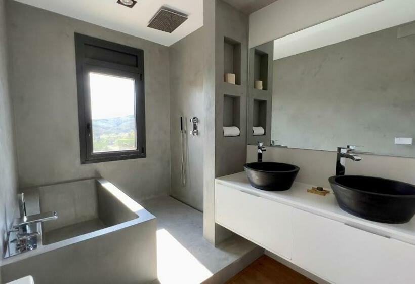 Els Pins    Casa Amb Piscina A Tocar De Banyoles