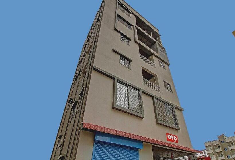 Отель O White House